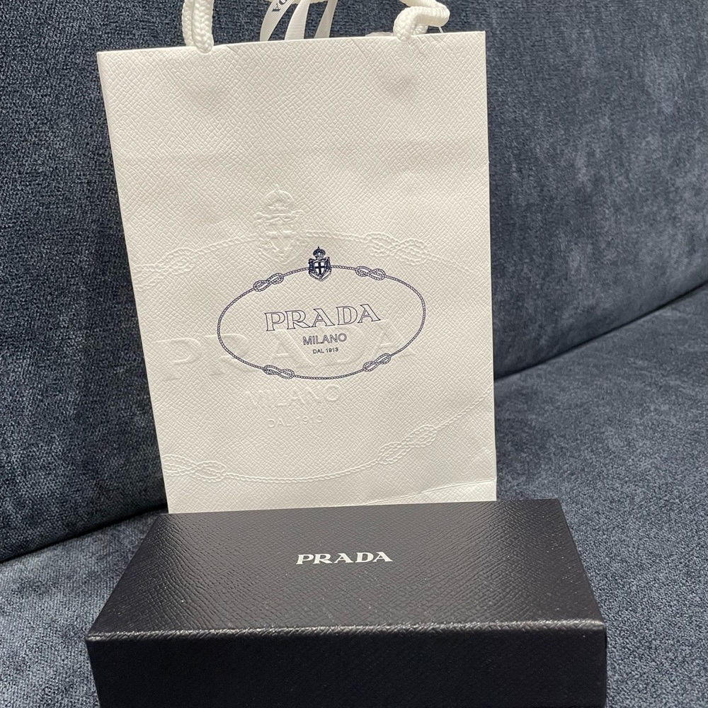 PRADA AUTHENTIC Black Polarized Sunglasses -NEW with TAGS and RECEIPT - Picture 3 of 16